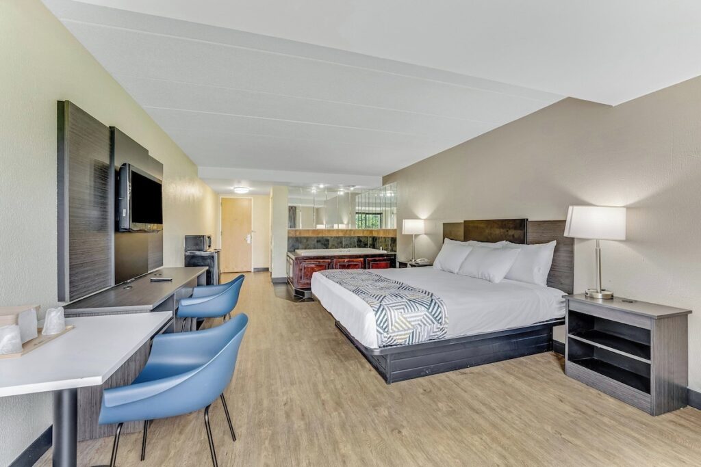 Red Carpet Inn & Suites - Image 3