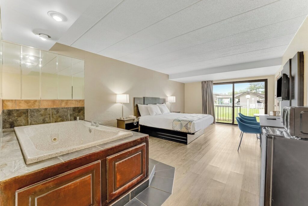 Red Carpet Inn & Suites - Image 2