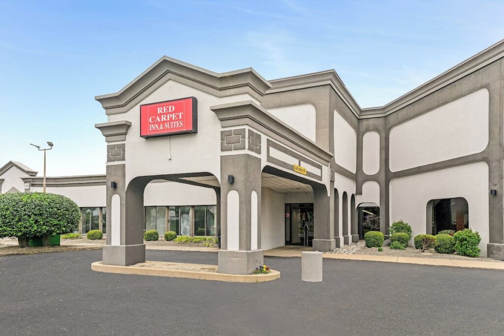 Red Carpet Inn & Suites - Image 4