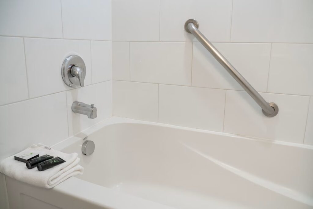 Red Carpet Inn - Image 3