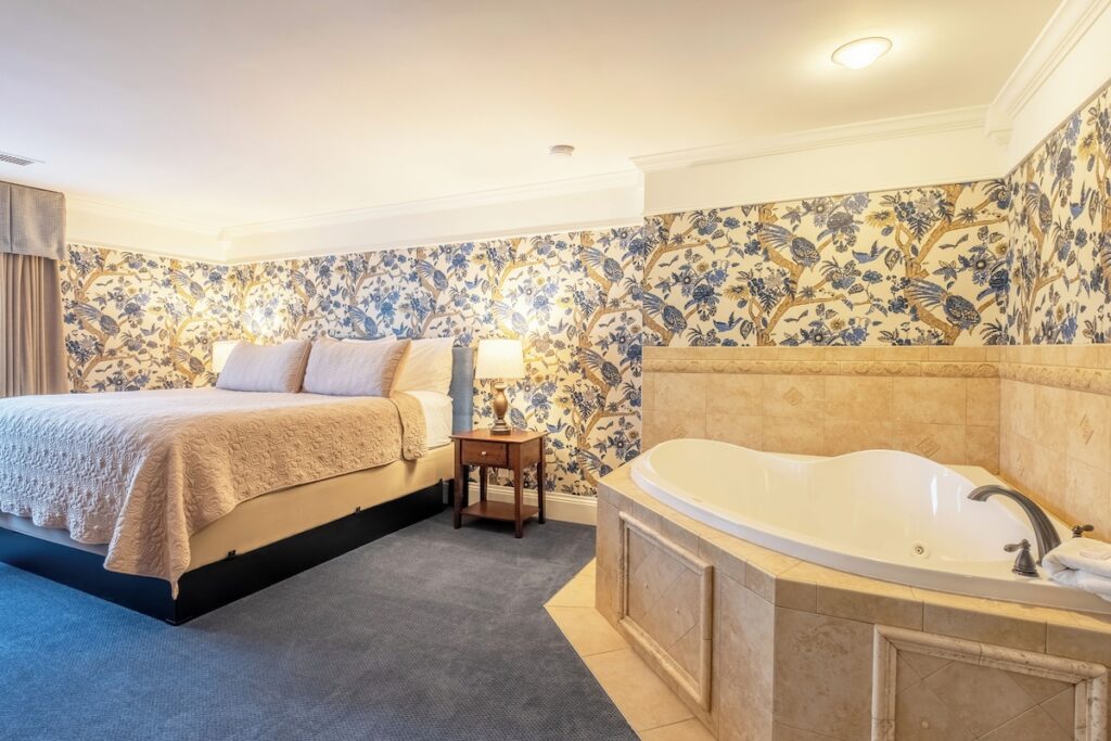 Red Coach Inn - Image 3