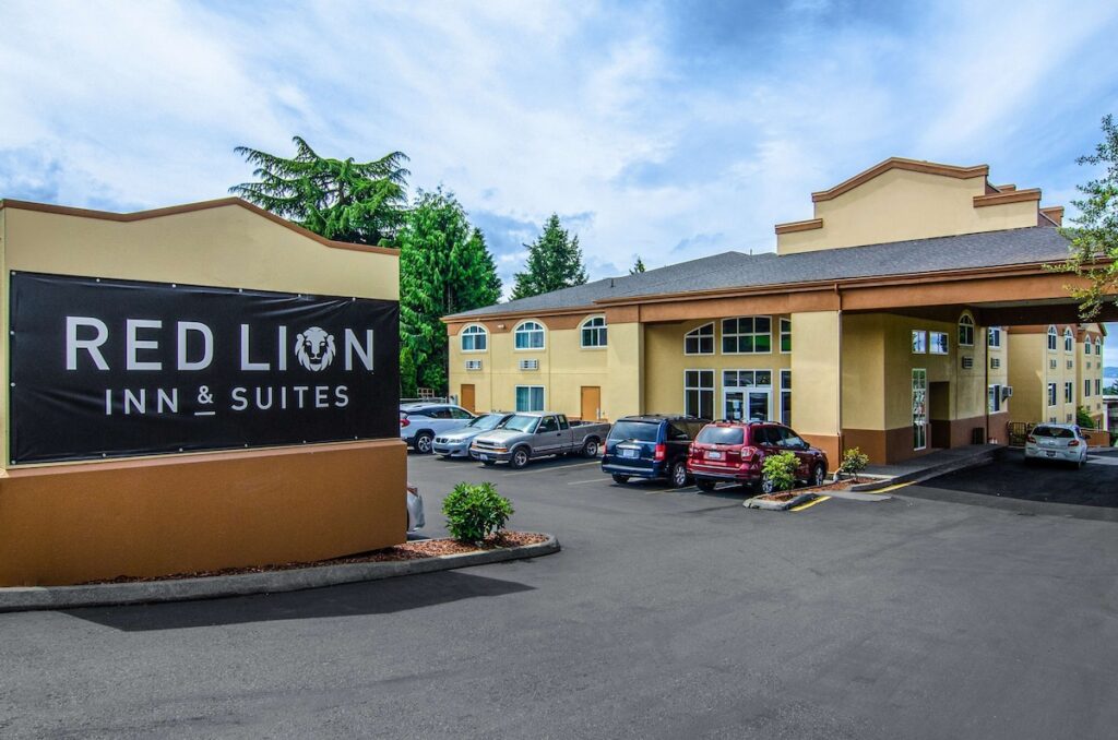 Red Lion Inn & Suites Des Moines - Image 5