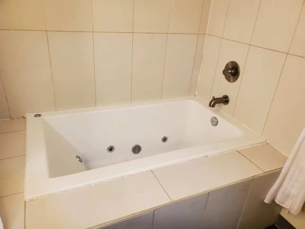 Red Lion Inn & Suites Everett - Image 1