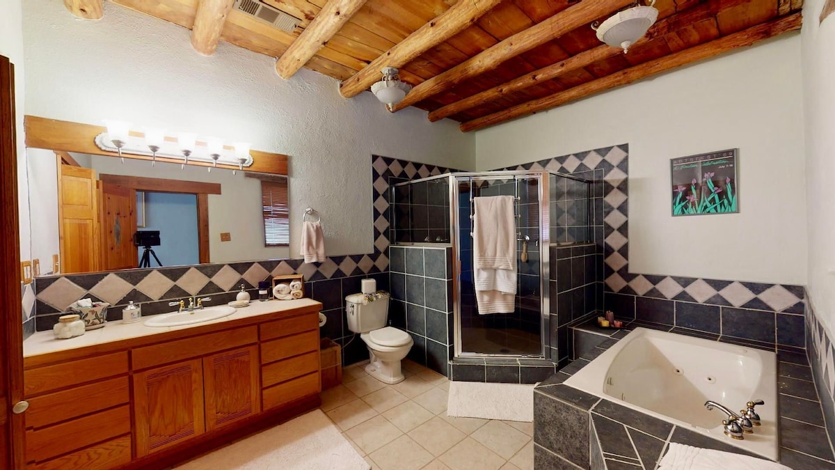 Red Mountain Manor Vineyard and Guesthouse