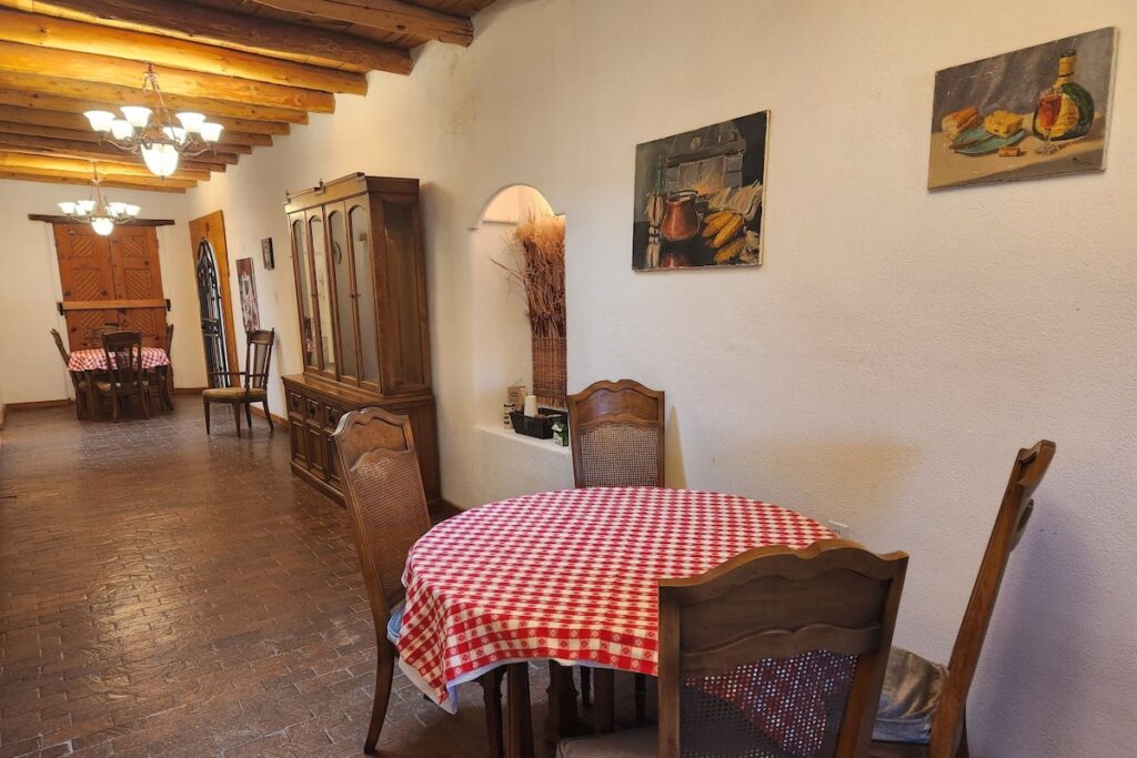 Red Mountain Manor Vineyard and Guesthouse - Image 4