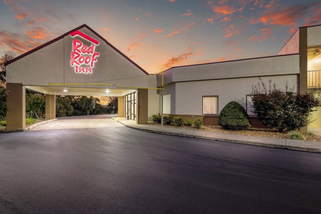 Red Roof Inn Clarksville - Image 2