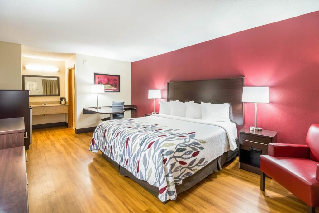 Red Roof Inn Clarksville - Image 3