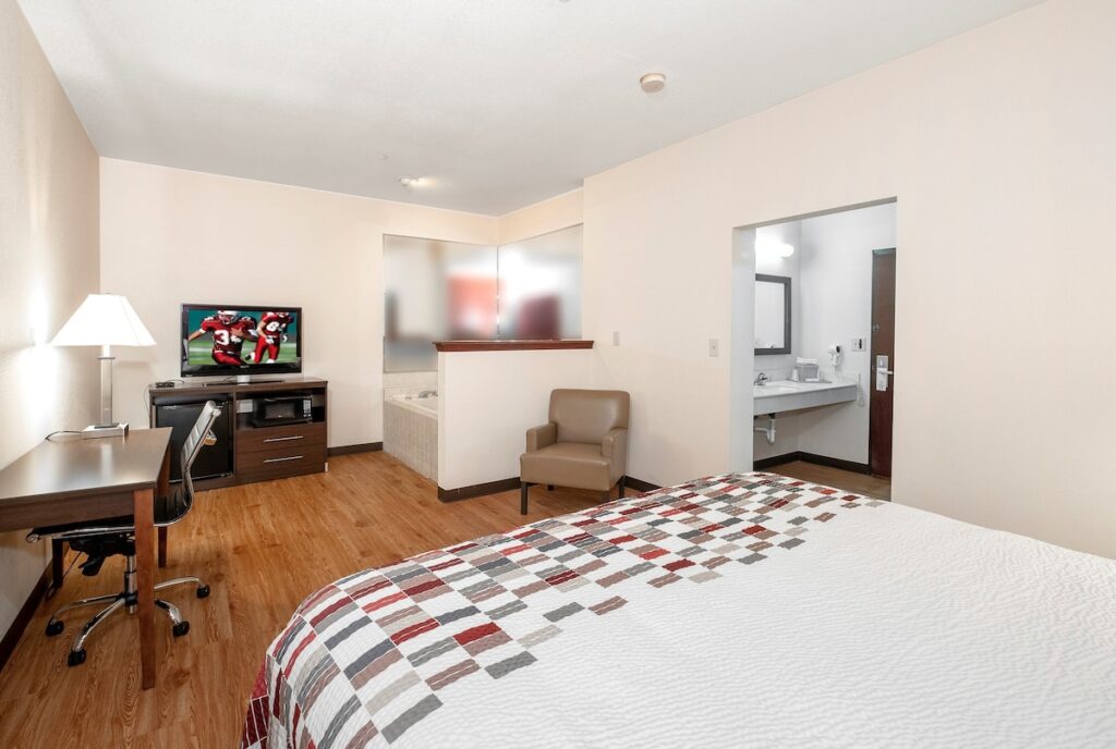 Red Roof Inn Hartselle - Image 3