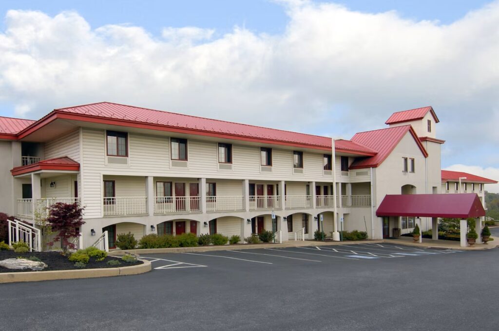 Red Roof Inn Lancaster - Image 2