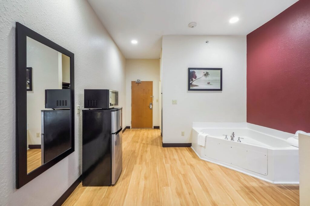 Red Roof Inn Ocala - Image 3