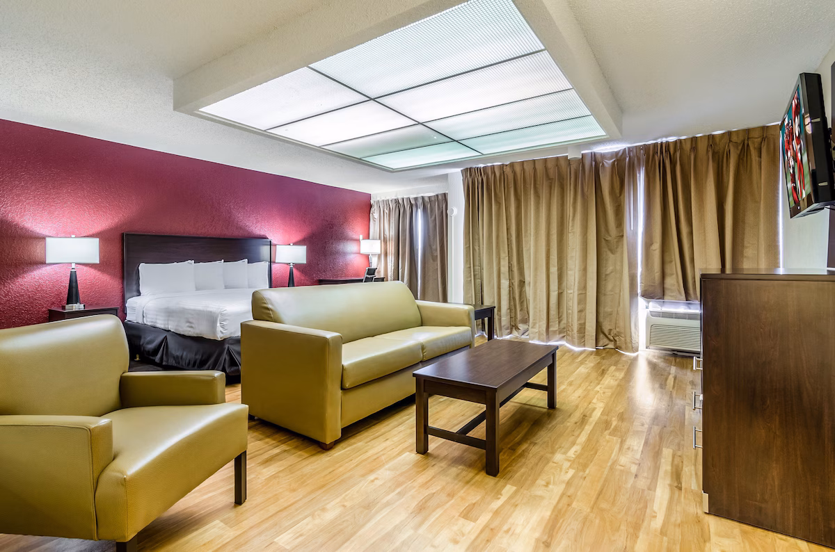 Red Roof Inn PLUS+ Wichita East - Image 3