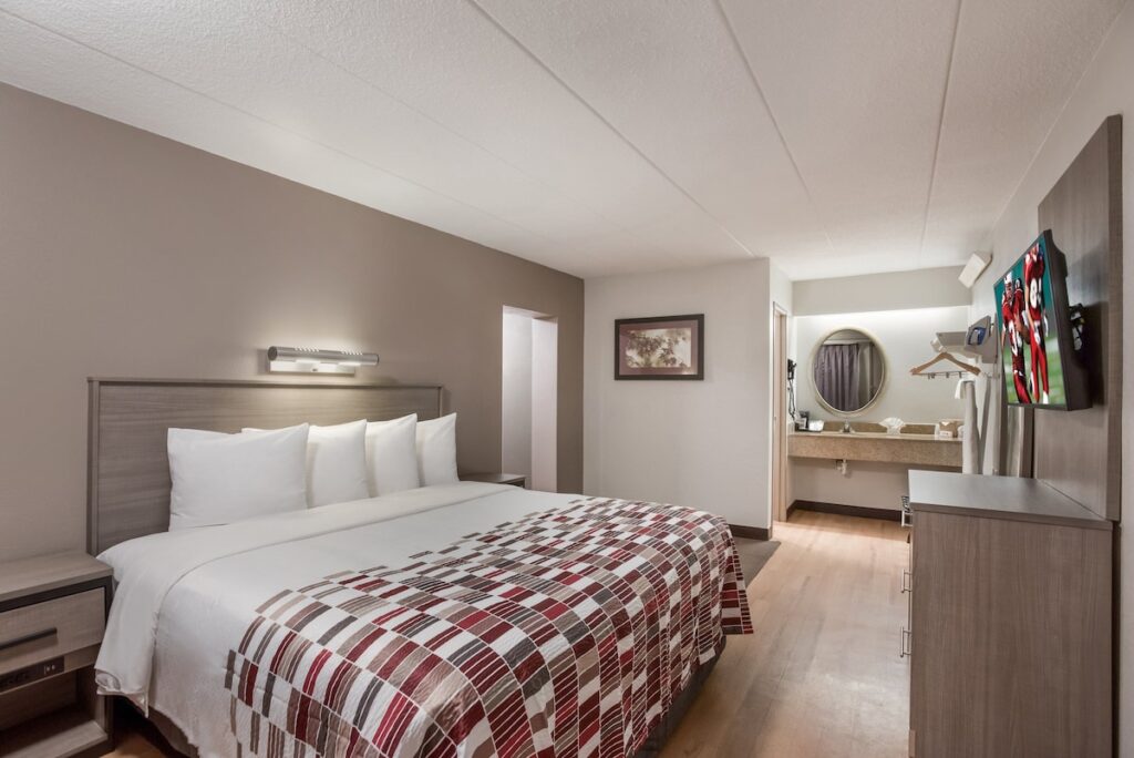 Red Roof Inn Philadelphia – Trevose - Image 3