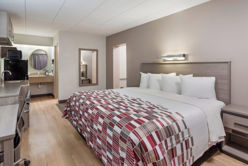 Red Roof Inn Philadelphia – Trevose - Image 2