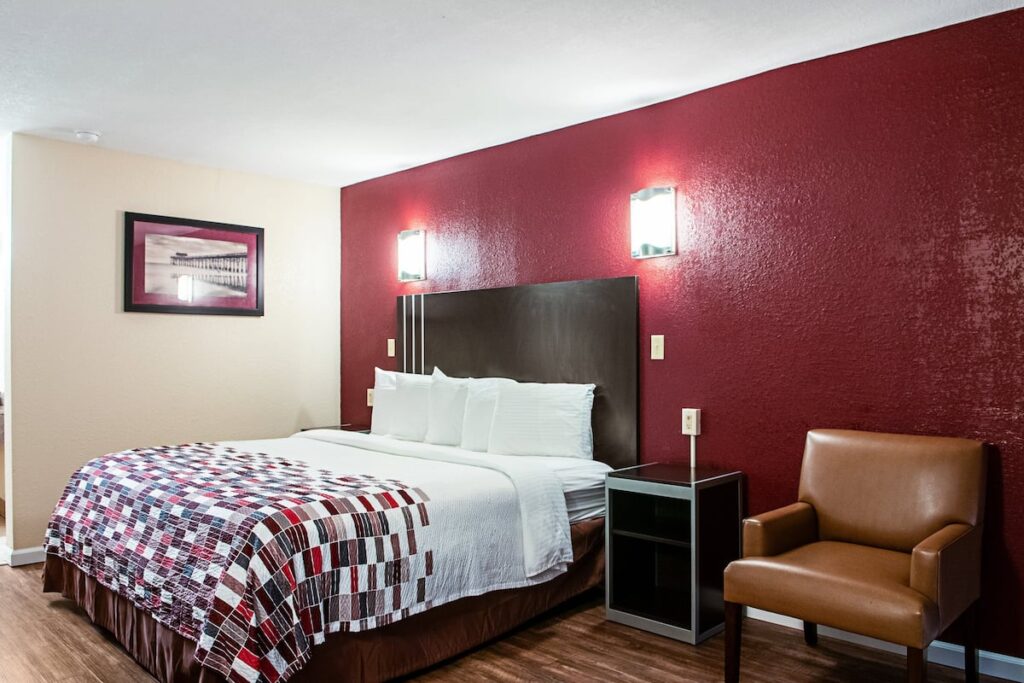 Red Roof Inn Slidell - Image 3