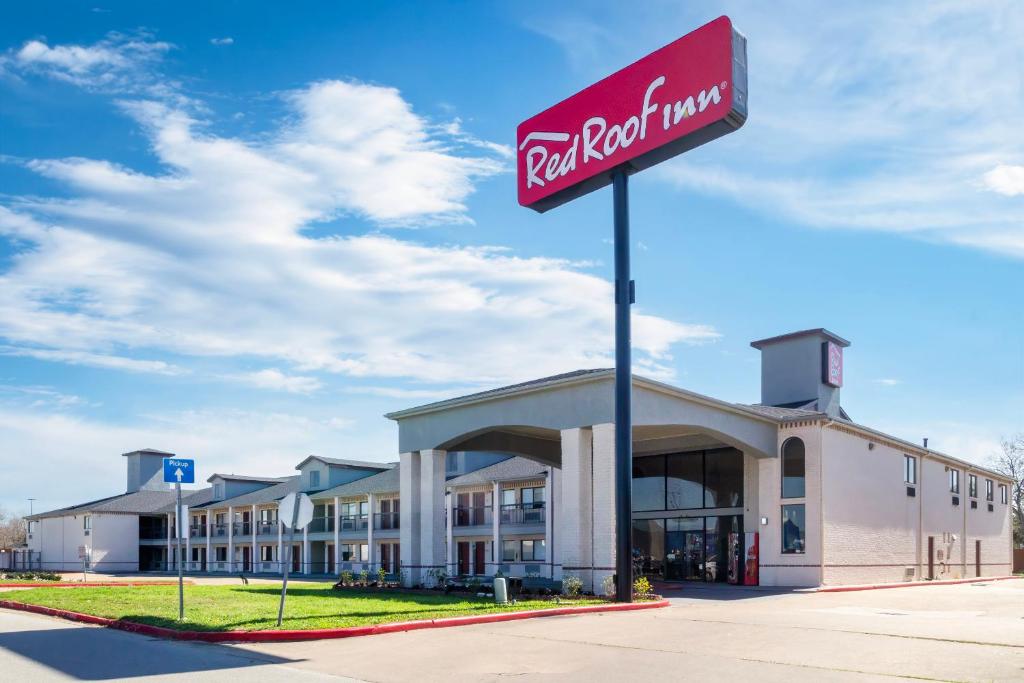 Red Roof Inn Stafford, TX - Image 2