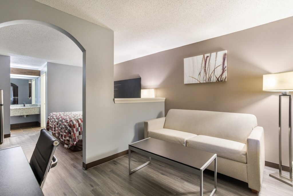 Red Roof Inn & Suites Athens, AL - Image 2