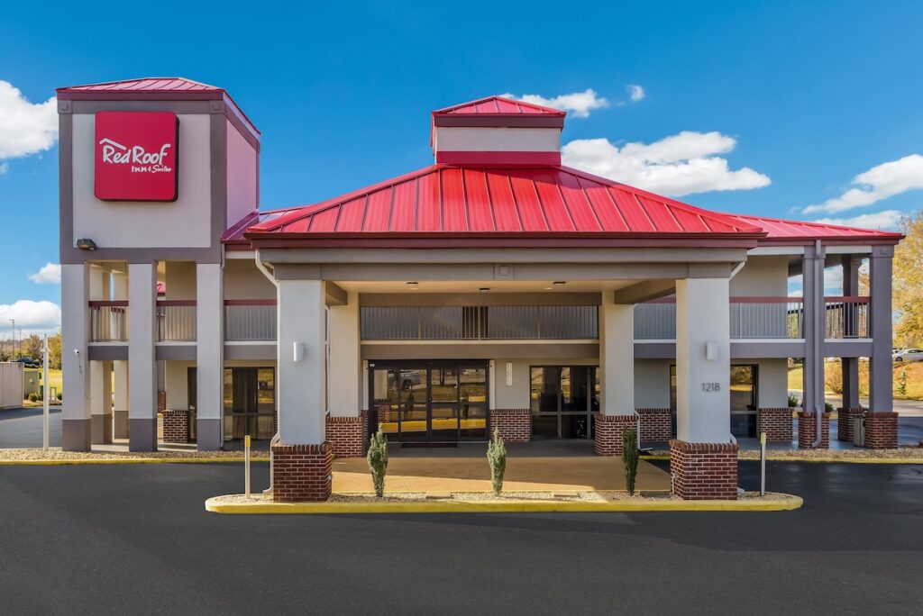 Red Roof Inn & Suites Athens, AL - Image 4