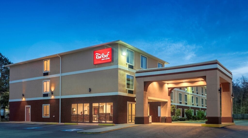 Red Roof Inn & Suites Biloxi – Ocean Springs - Image 2