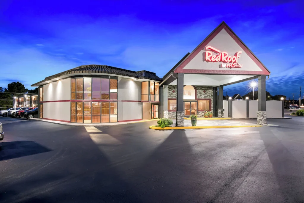 Red Roof Inn & Suites Duncan - Image 3
