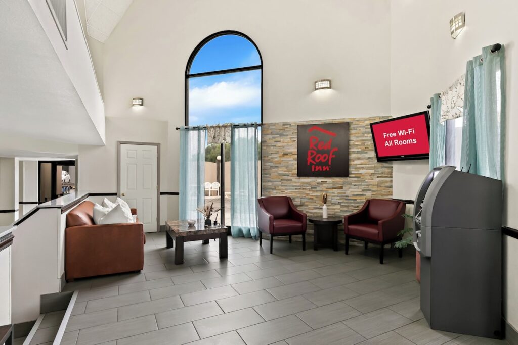 Red Roof Inn & Suites Duncan - Image 5