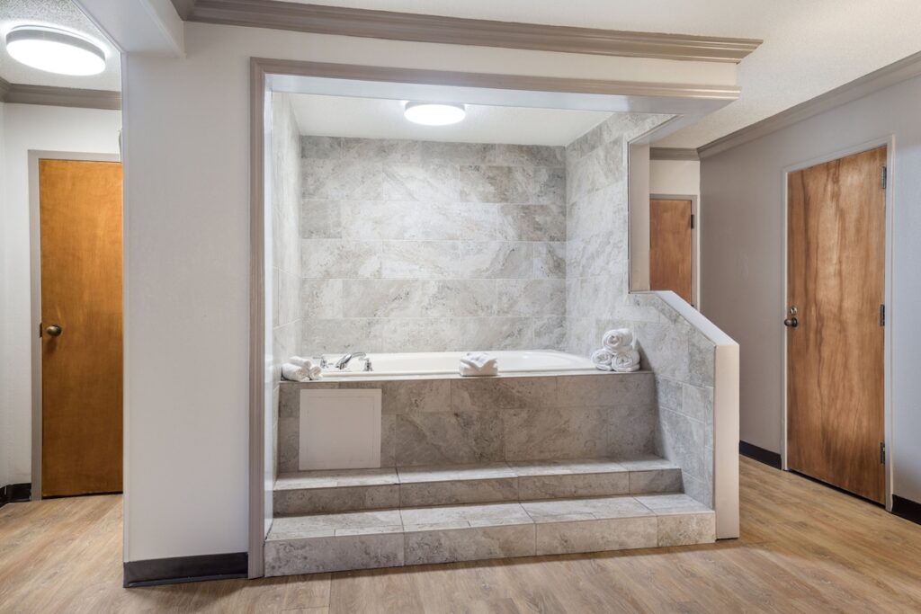 Red Roof Inn & Suites Jacksonville, NC - Image 2