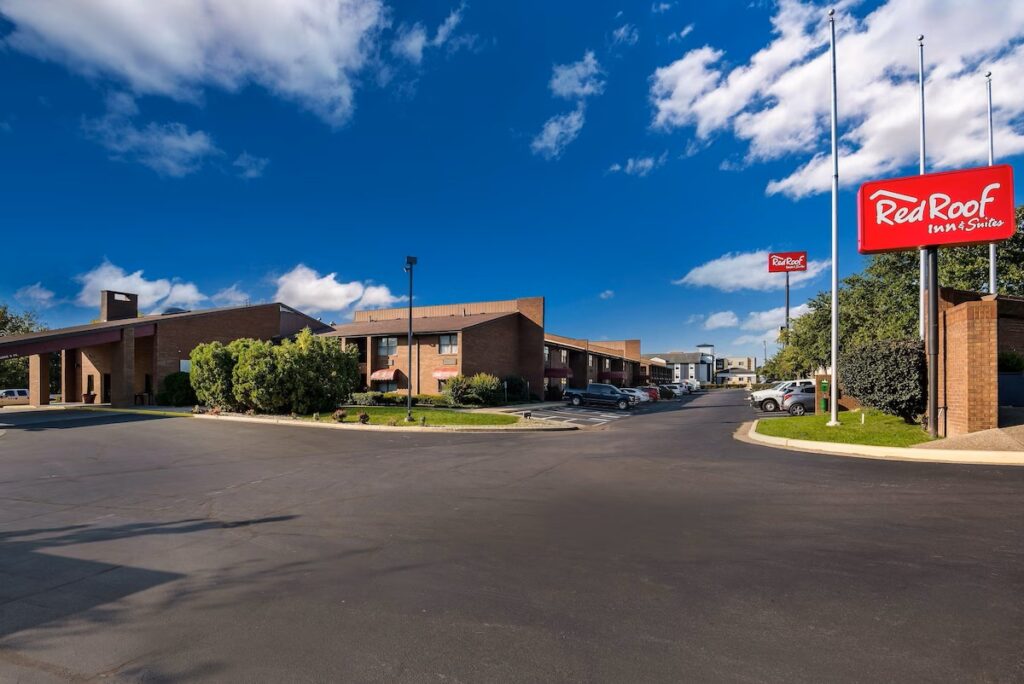 Red Roof Inn & Suites Lexington – Hamburg - Image 1