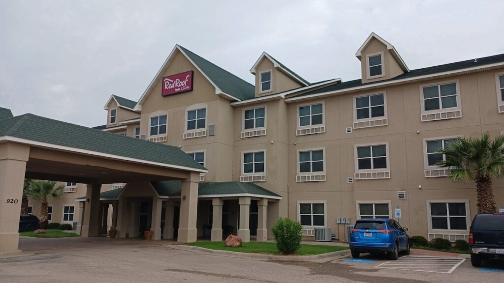 Red Roof Inn & Suites Midland - Image 2