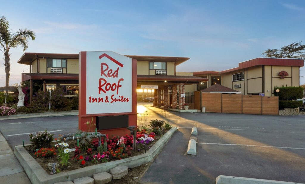 Red Roof Inn & Suites Monterey - Image 2