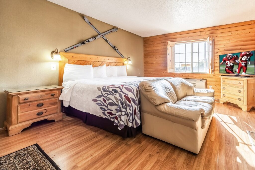 Red Roof Inn & Suites Omaha – Council Bluffs - Image 2