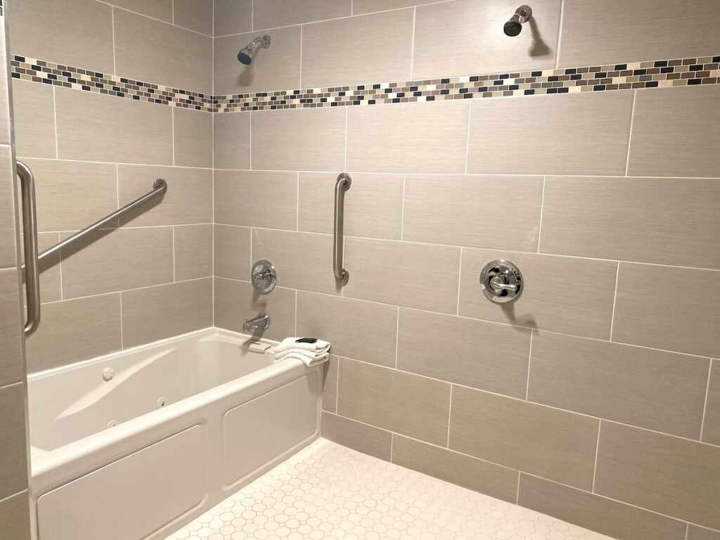 Redac Gateway Hotel In Torrance - Image 3