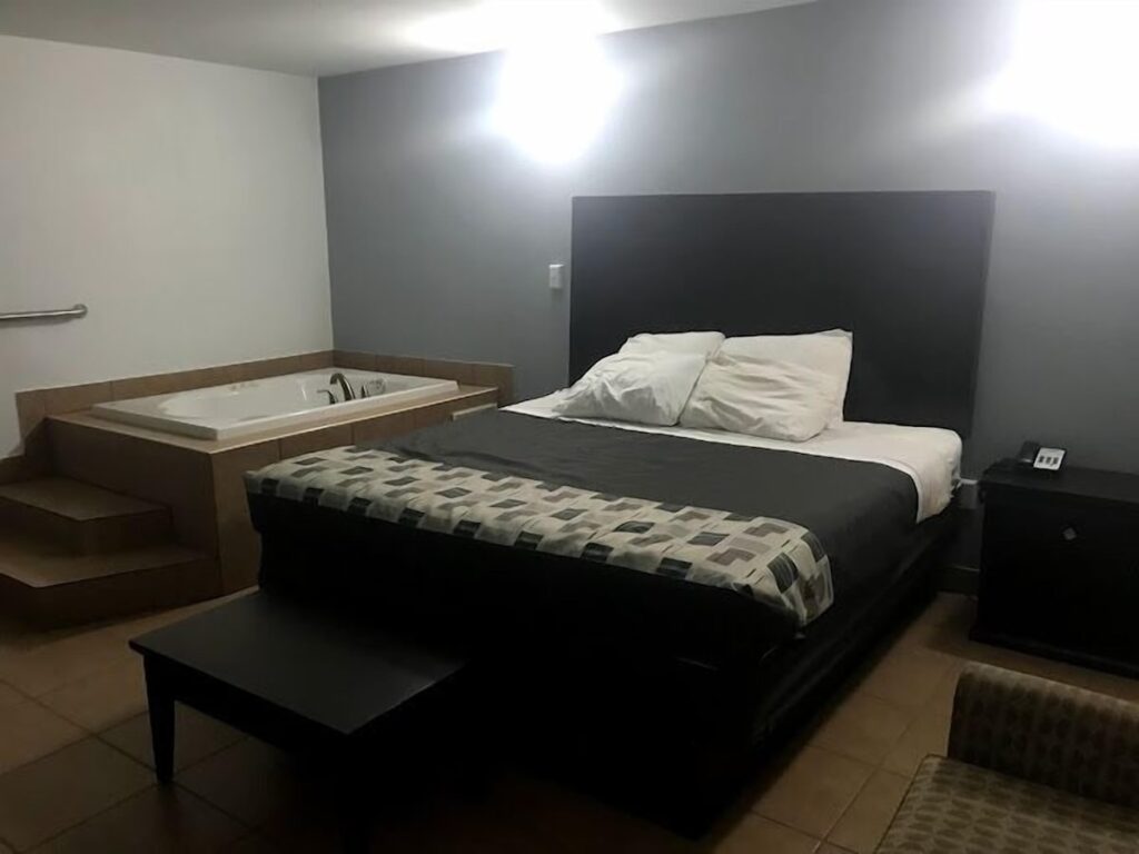 Regency Inn - Image 2