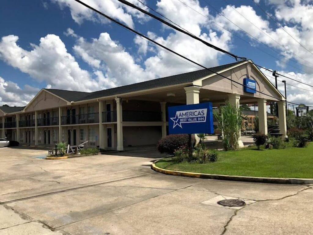 Regency Inn - Image 5