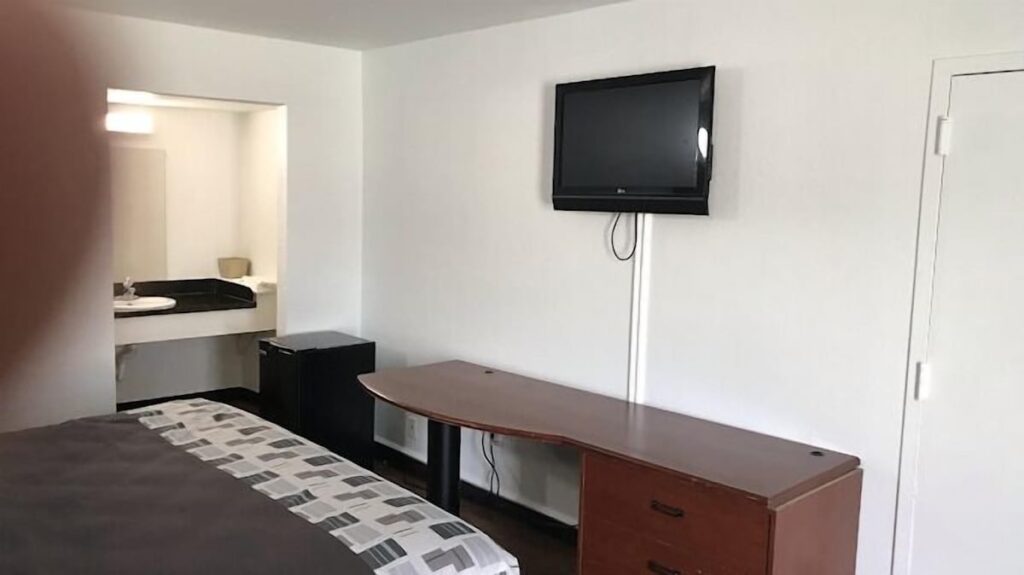 Regency Inn - Image 4