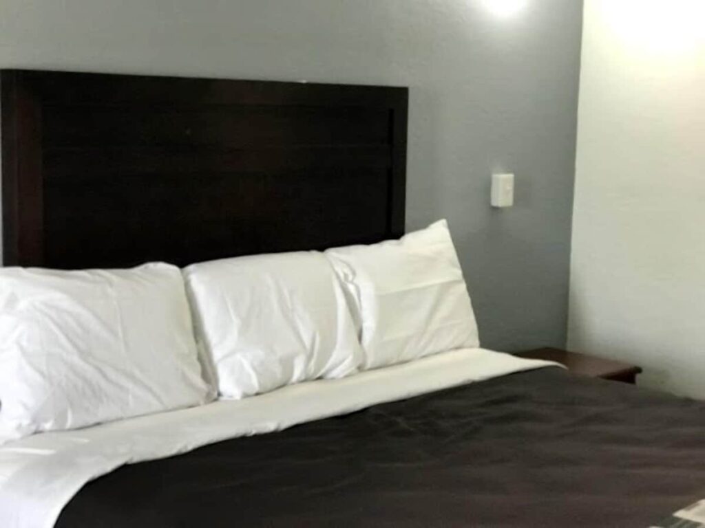 Regency Inn - Image 3