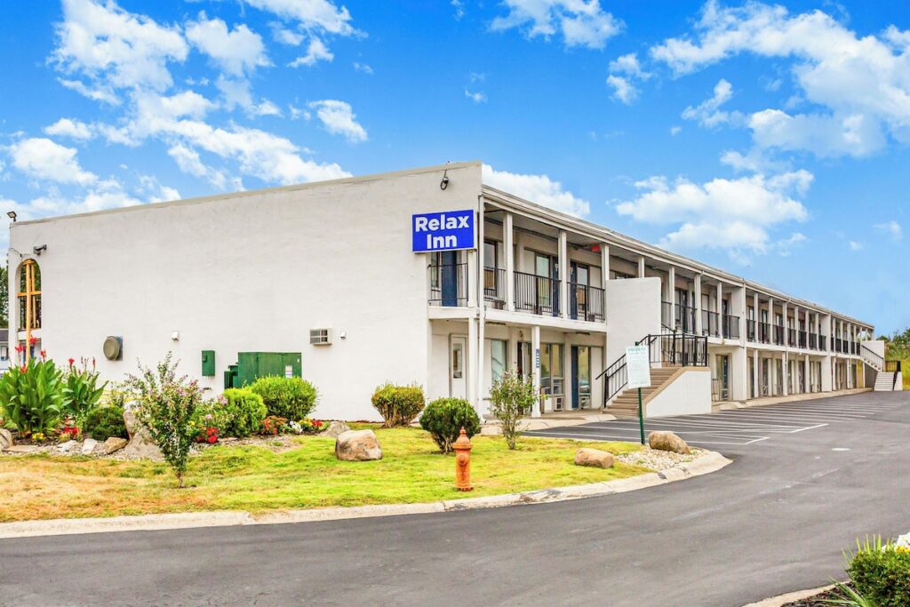 Relax Inn by OYO Columbus OH I 70 - Image 2