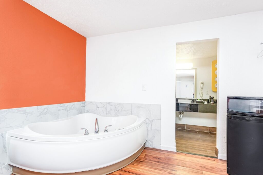 Relax Inn by OYO Columbus OH I 70