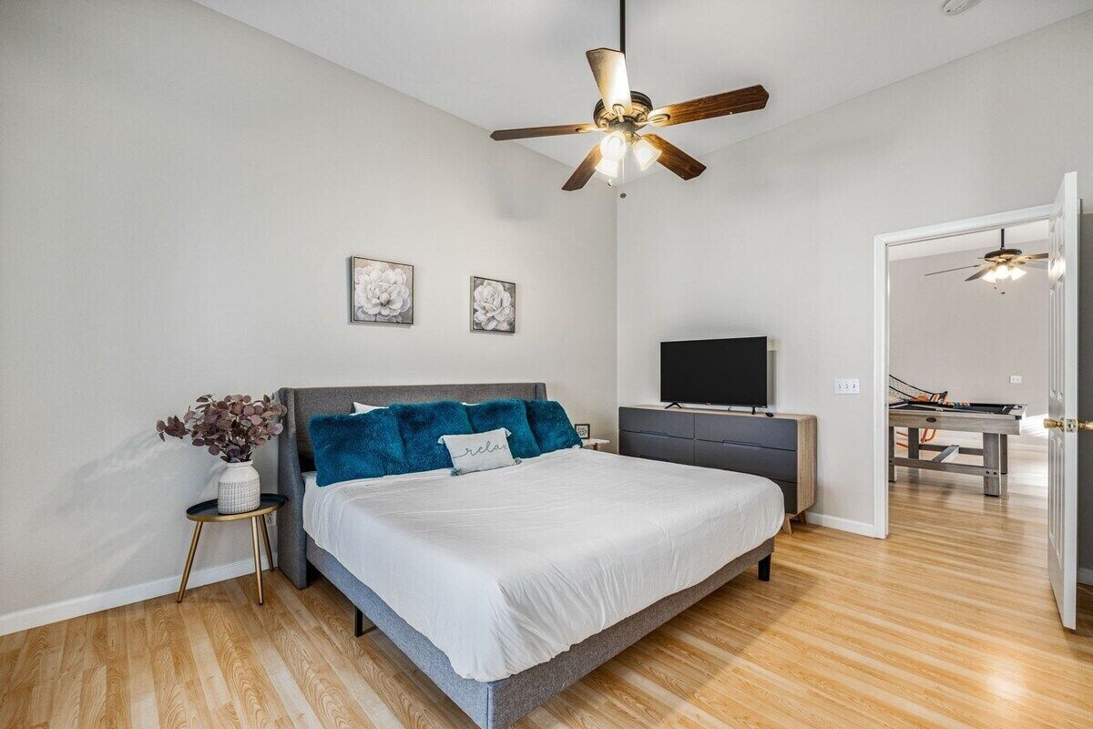 Relaxing 5BR Retreat with Pool Game Room 2