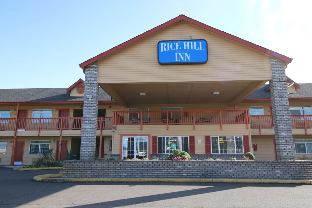 Rice Hill Inn - Image 3
