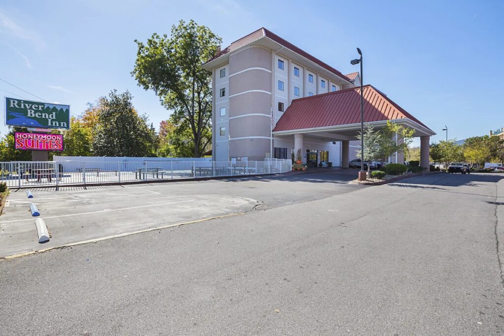 River Bend Inn - Image 4