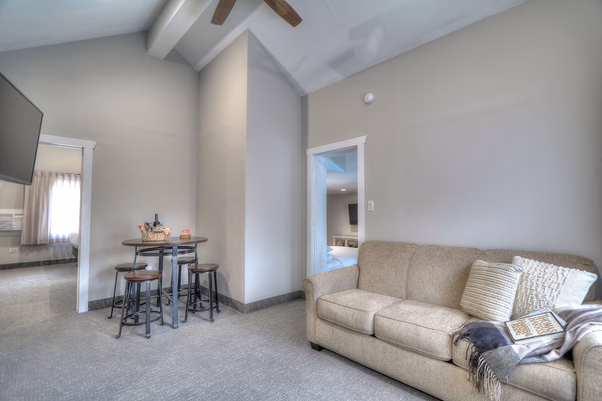 River Edge Inn - Image 3