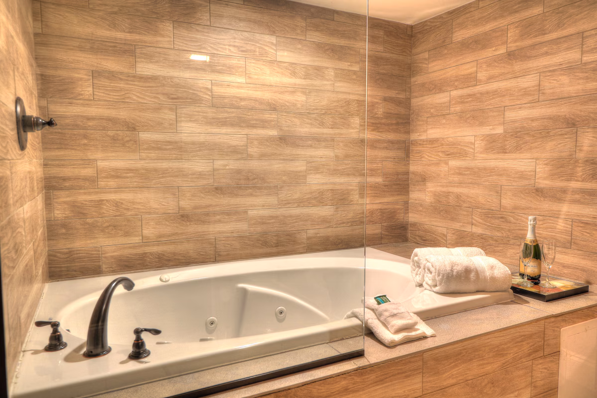 River Edge Inn - Image 1