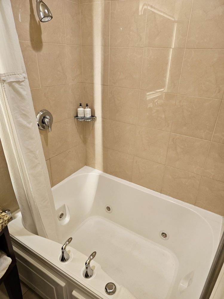 River Terrace Inn – A Noble House Hotel - Image 1