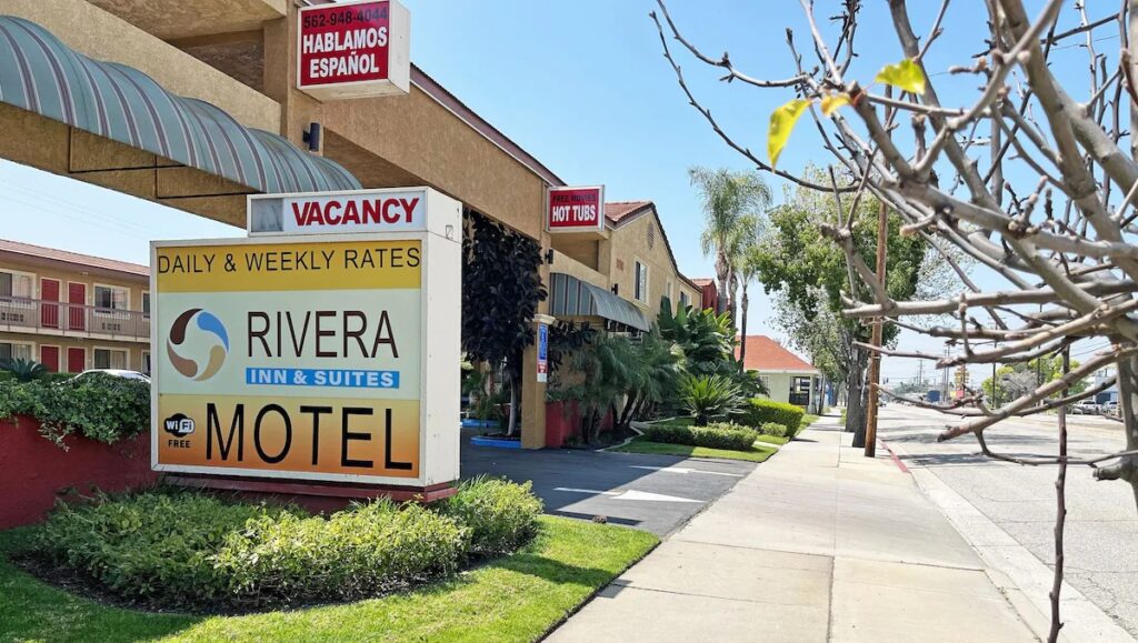 Rivera Inn & Suites Motel - Image 3