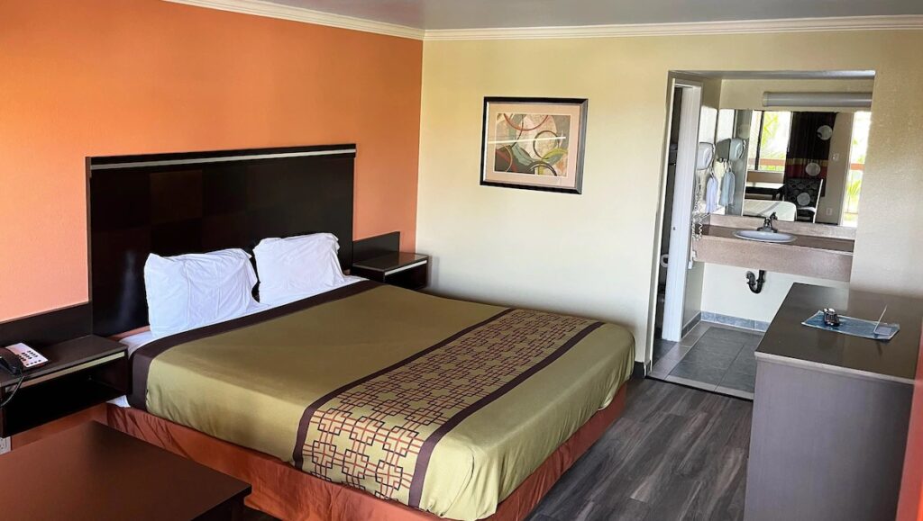 Rivera Inn & Suites Motel - Image 1