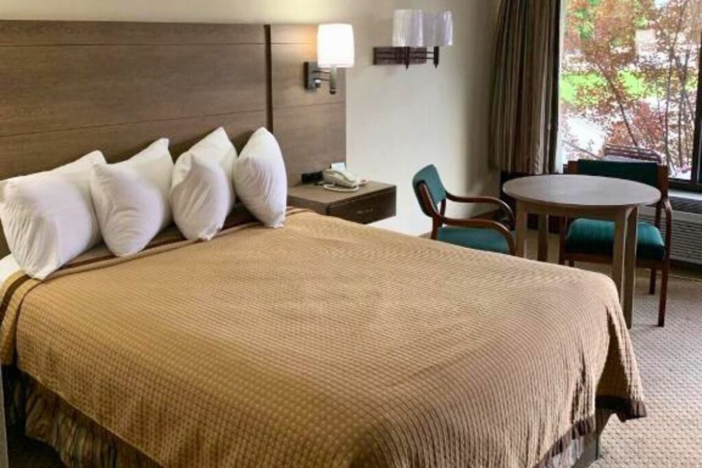 Riverside Motor Lodge – Pigeon Forge - Image 2