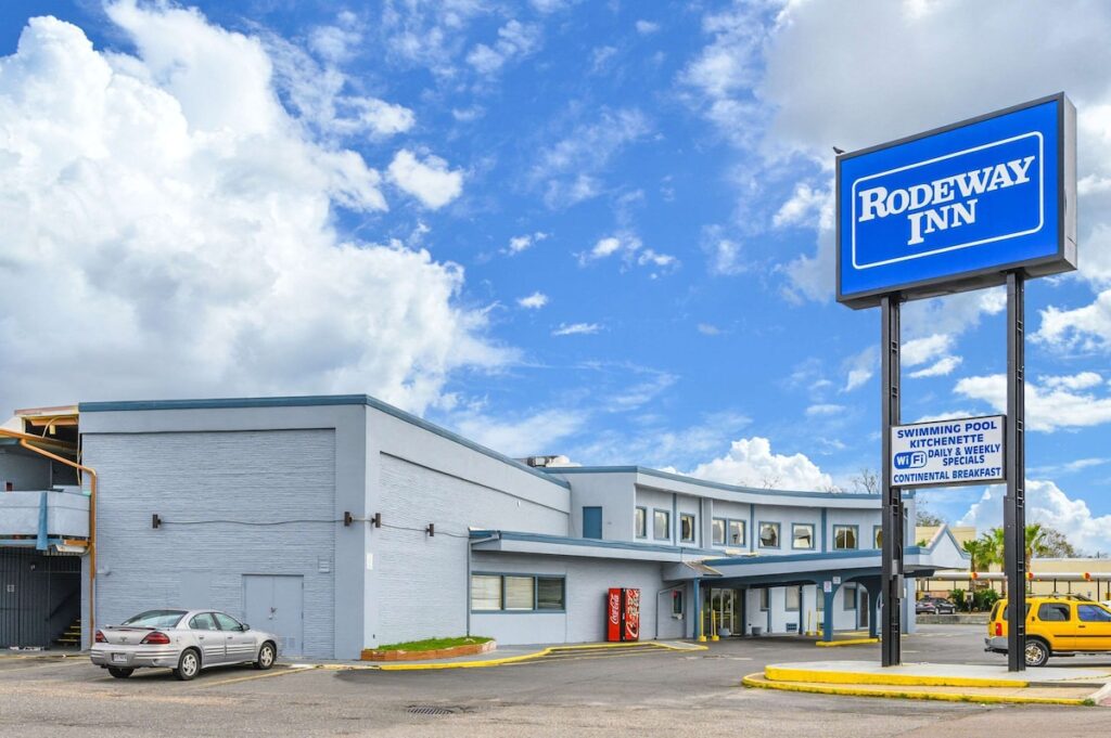 Rodeway Inn - Image 2