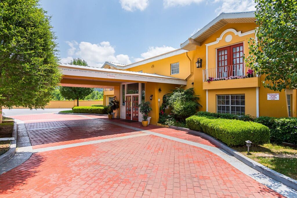 Rodeway Inn - Image 2