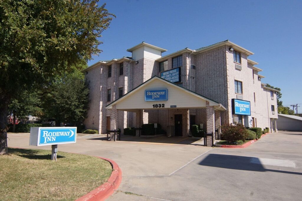 Rodeway Inn Carrollton I-35E - Image 4