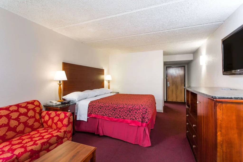 Days Inn by Wyndham High Point/Archdale - Image 3