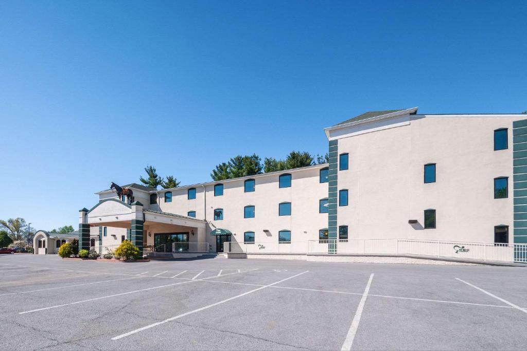 Rodeway Inn & Suites – Charles Town, WV - Image 2